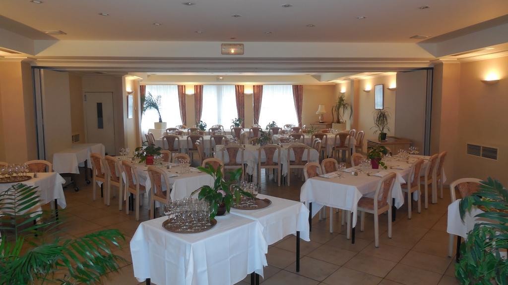 Logis Hotel Restaurant Des Voyageurs Pont-de-Salars Экстерьер фото