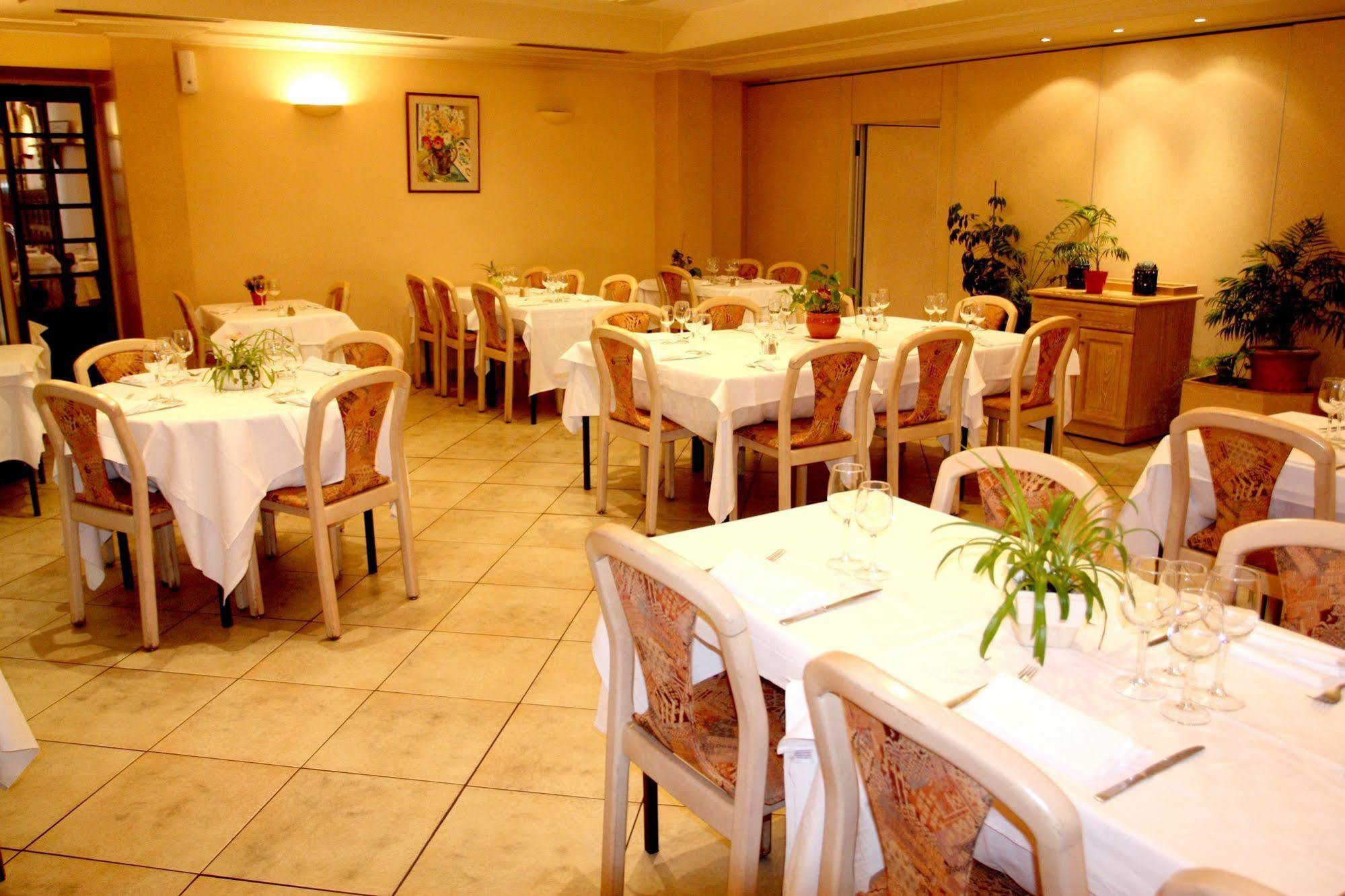 Logis Hotel Restaurant Des Voyageurs Pont-de-Salars Экстерьер фото