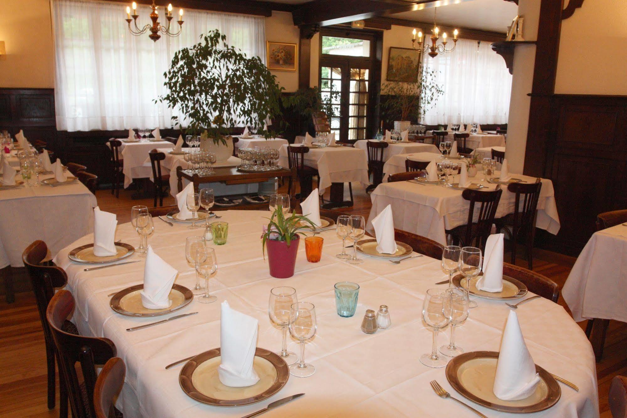 Logis Hotel Restaurant Des Voyageurs Pont-de-Salars Экстерьер фото