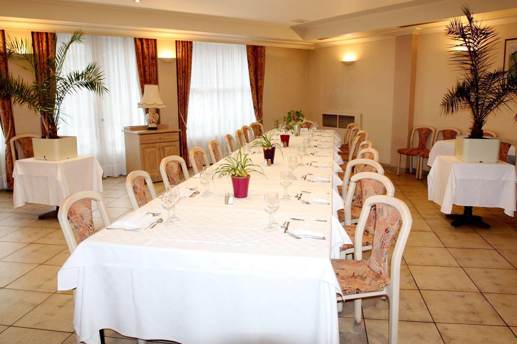 Logis Hotel Restaurant Des Voyageurs Pont-de-Salars Экстерьер фото
