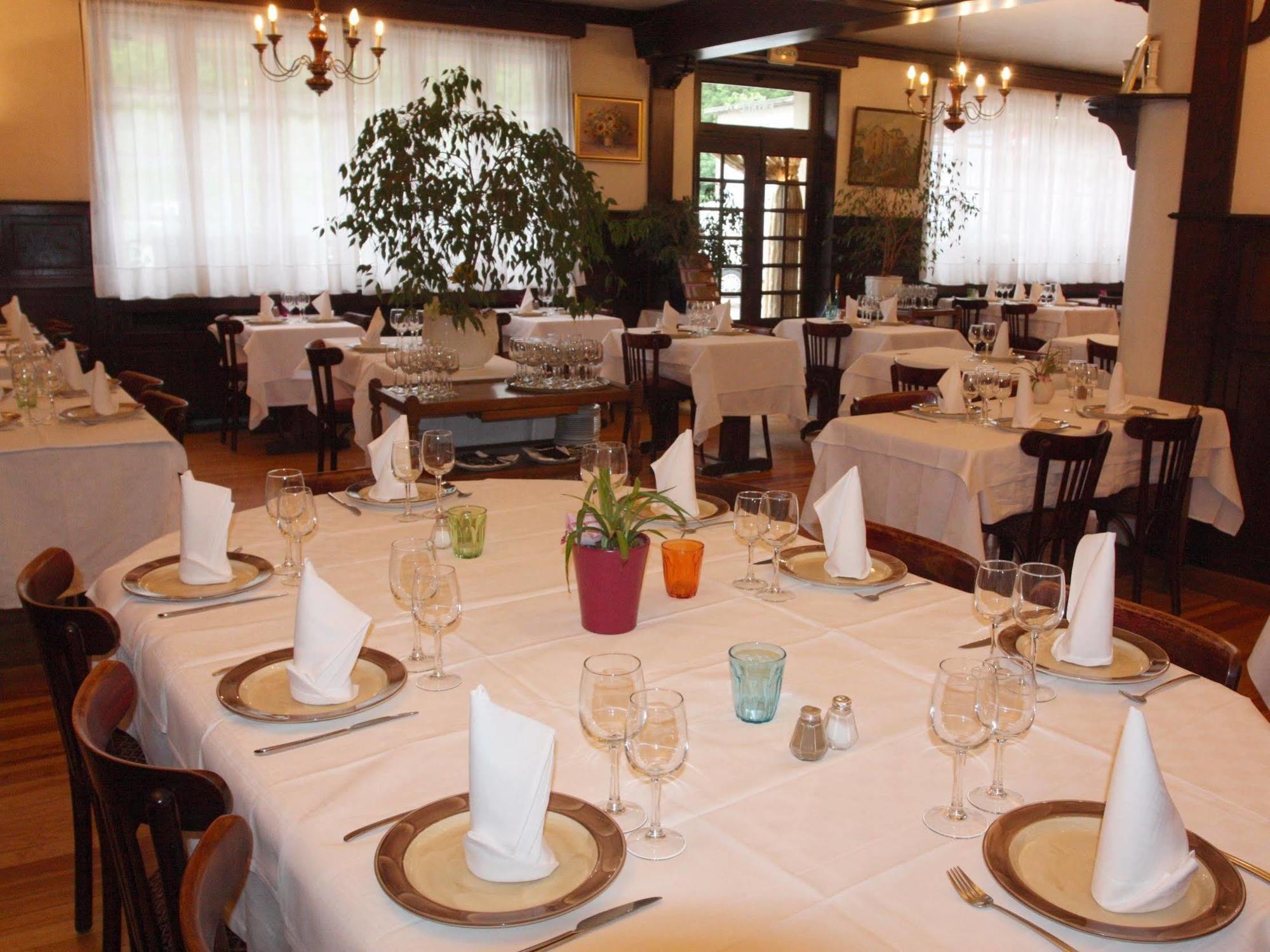 Logis Hotel Restaurant Des Voyageurs Pont-de-Salars Экстерьер фото