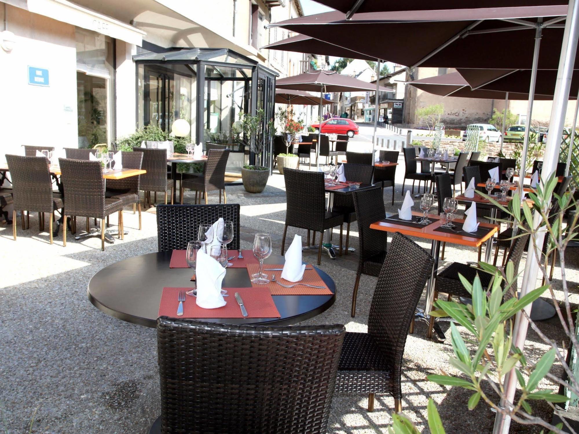 Logis Hotel Restaurant Des Voyageurs Pont-de-Salars Экстерьер фото